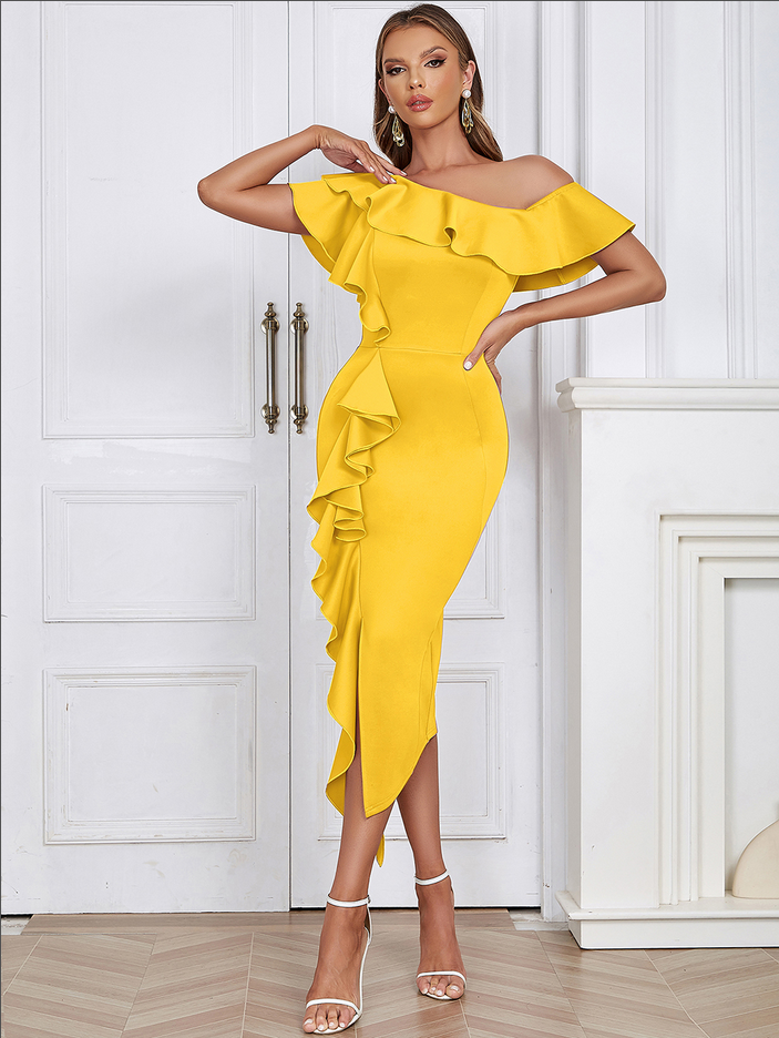 Sabine - Asymmetrisk bodycon-kjole med flæsekrave og midikjole
