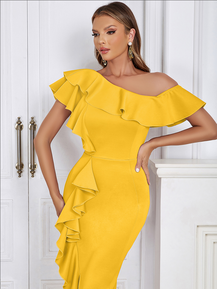Sabine - Asymmetrisk bodycon-kjole med flæsekrave og midikjole