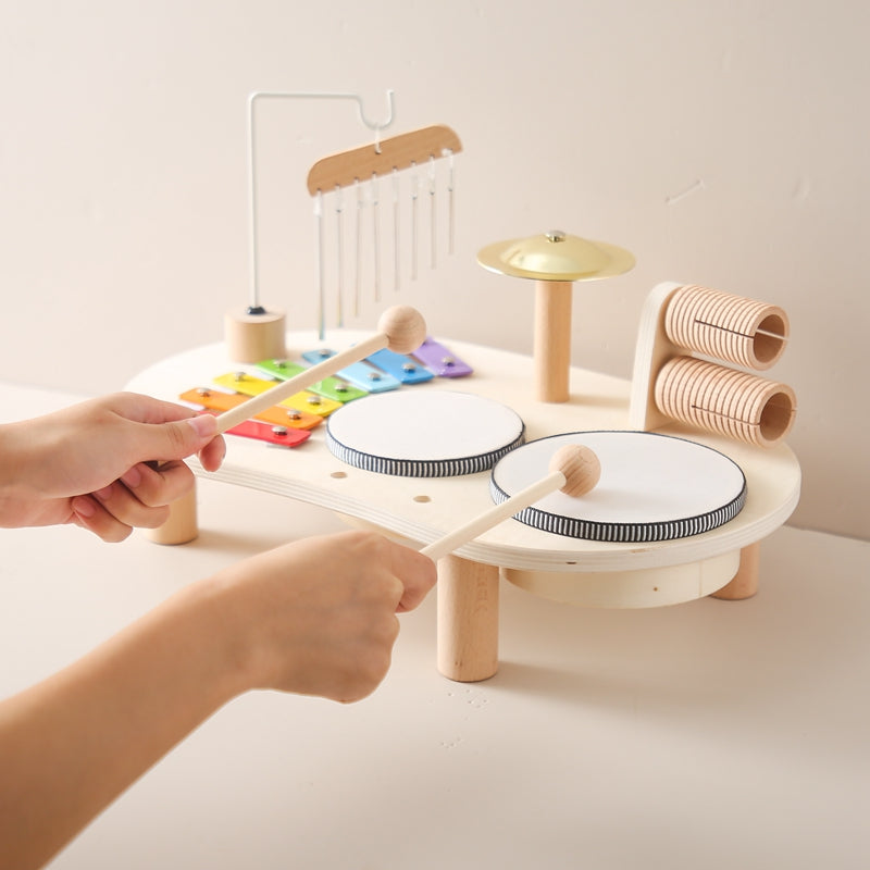 MelodyPlay Træmusikbord – Alt-i-et Pædagogisk Instrument til Småbørn, Med Trommer, Xylofon & Bækkener