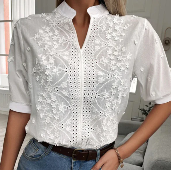 Broderet hvid bluse med blomsterprint