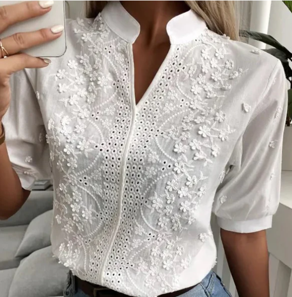 Broderet hvid bluse med blomsterprint