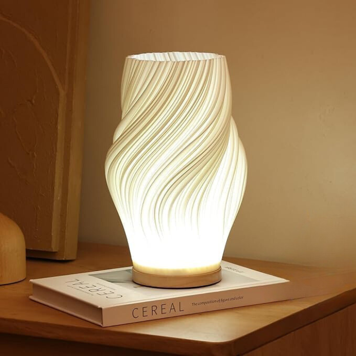 VelaLume - Pålidelig bordlampe med bølget skærmdesign