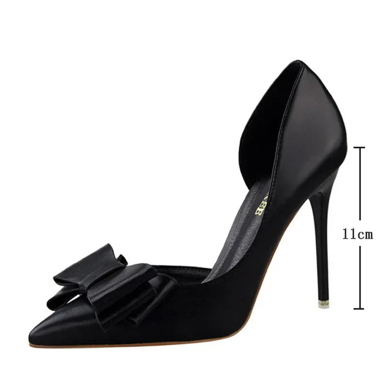 Nathalia – Elegante højhælede pumps med sløjfe