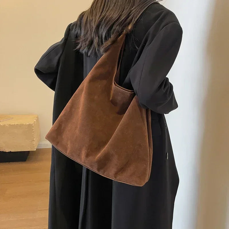 Esther - Stor skuldertaske til opbevaringsplads