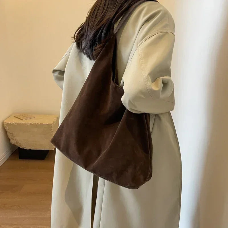Esther - Stor skuldertaske til opbevaringsplads