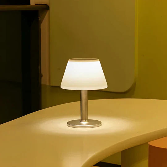 LumaSol - Elegant solar bordlampe