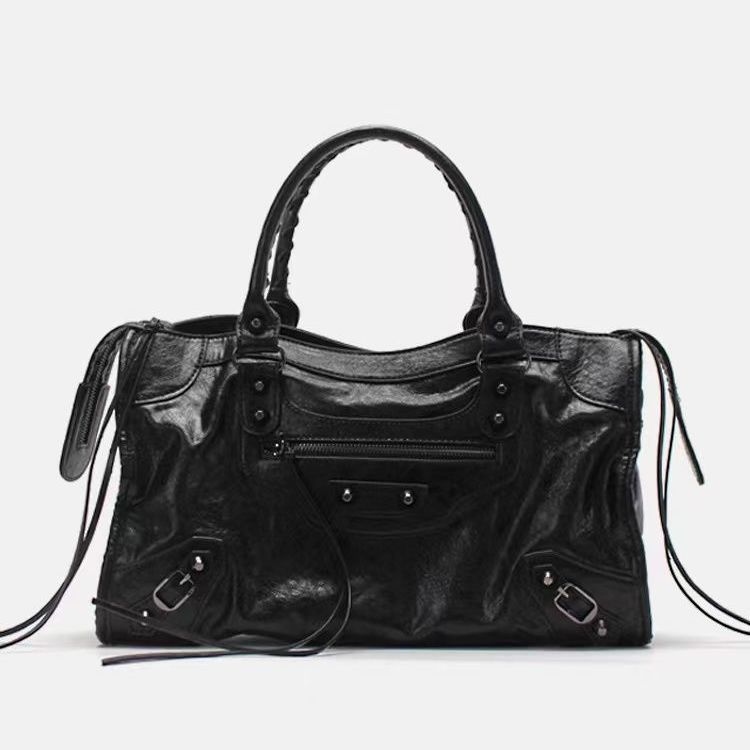 Marla - Modern Large Rivet Skuldertaske