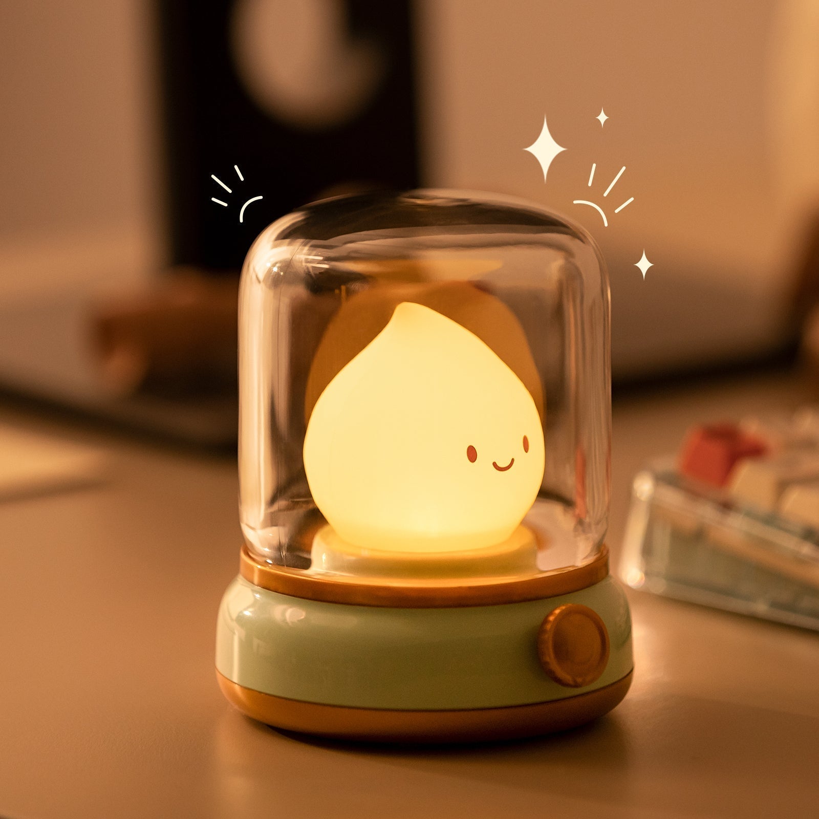 FlameFlicker - Mini genopladelig bordlampe med glød