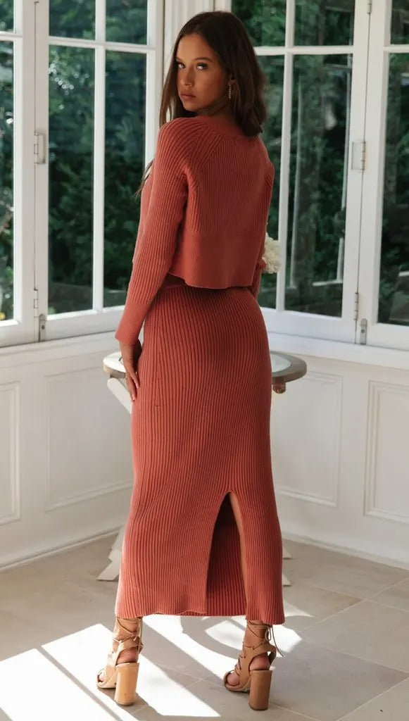 Ara - Langærmet crop top og nederdel stilfuldt sæt