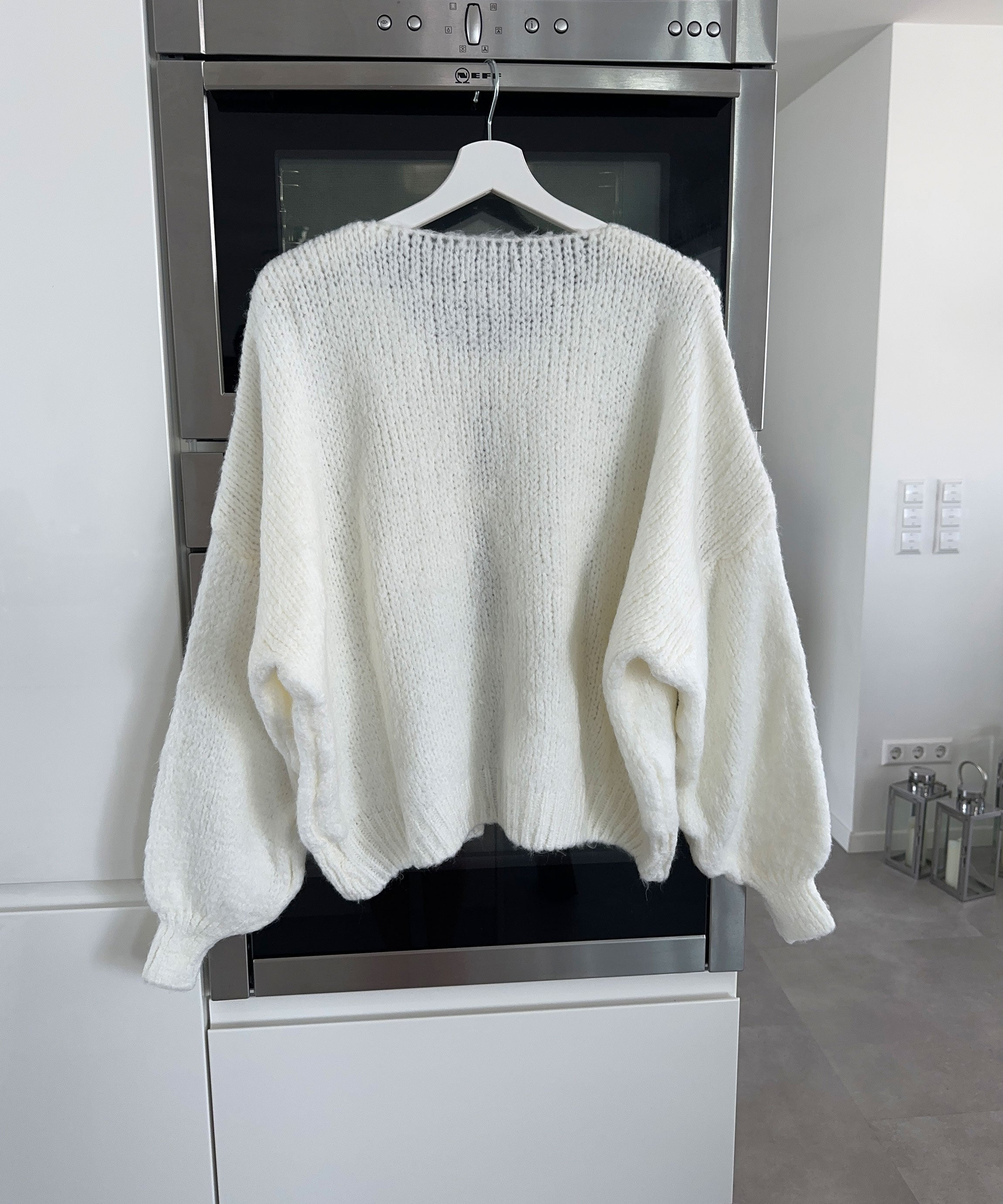 Shayne White Cardigan - Chic Strik