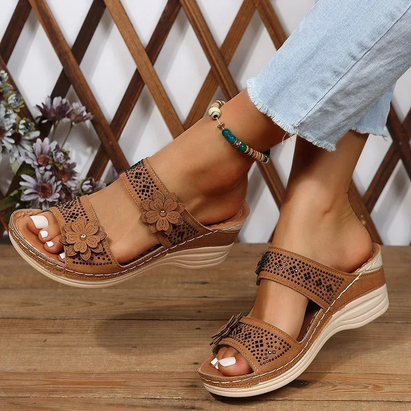 Bella - Elegante blomstrede sandaler