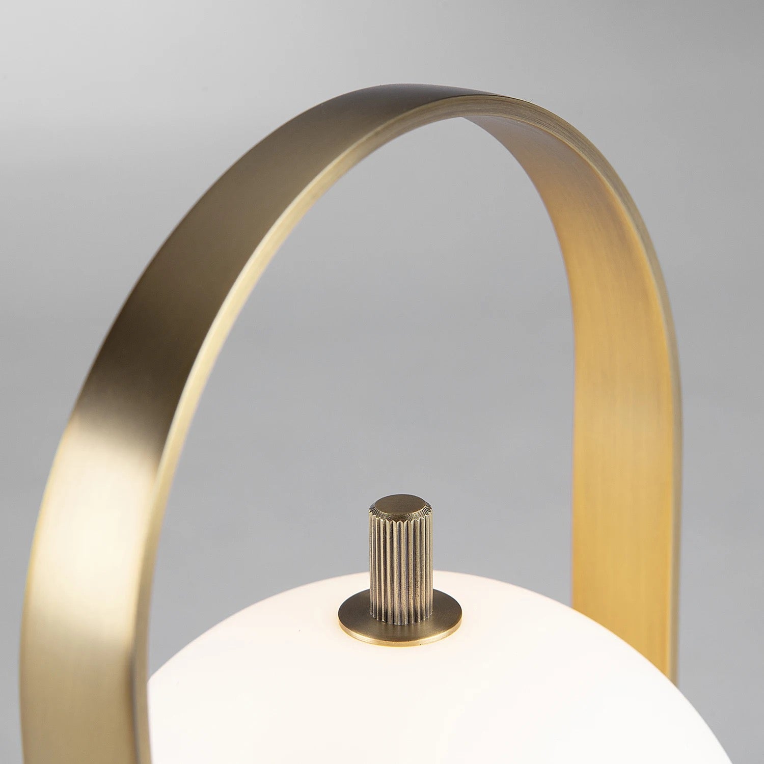 Lucenza | Premium LED bordlampe i messing