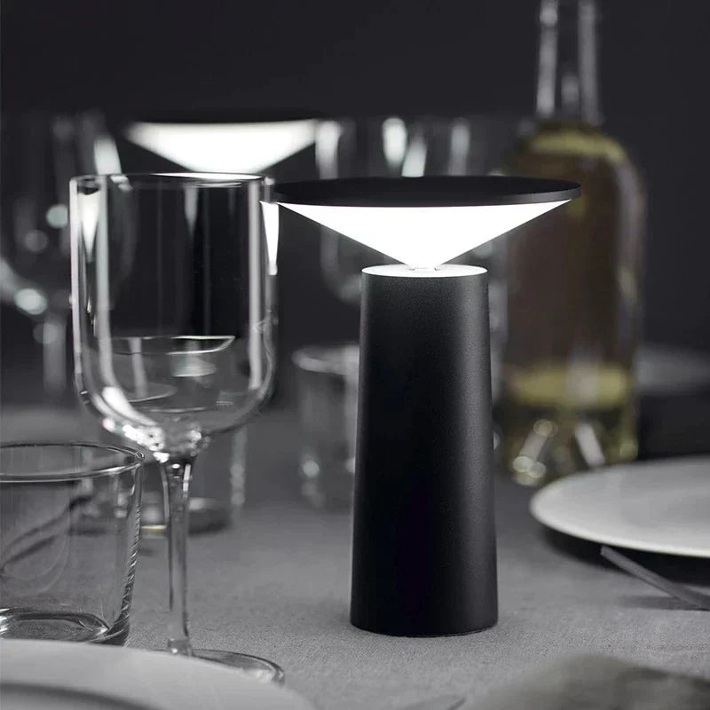 LumiFlex – Justerbar trådløs bordlampe med 360° rotation