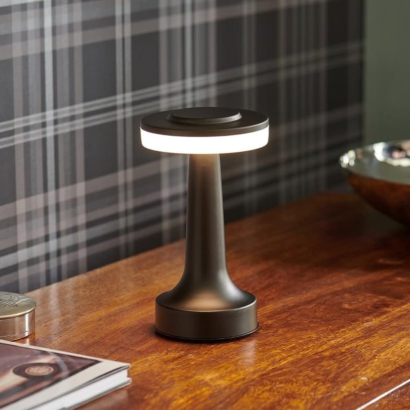 Illumia - Genopladelig Bordlampe