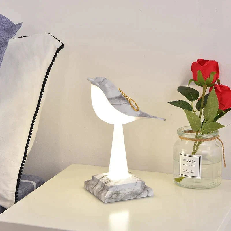 Aviora – Bordlampe med fuglelys