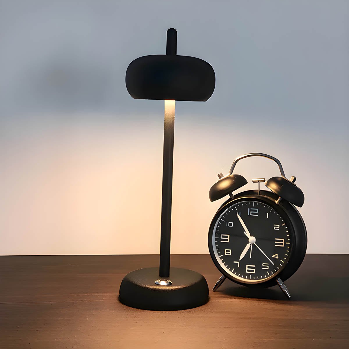 Nivara - Minimalistisk trådløs bordlampe