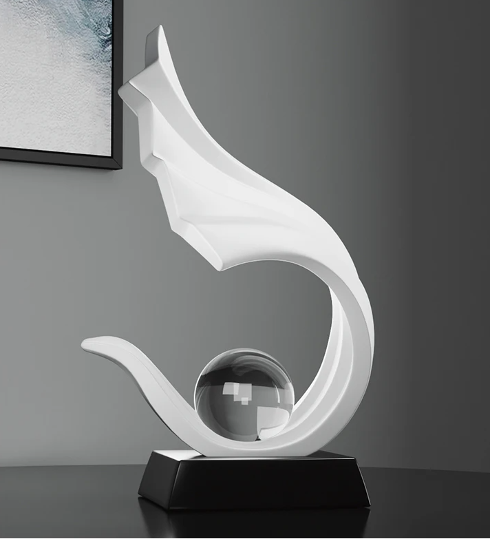 Orbelle – kunstnerisk abstrakt design med en krystalklar kugle