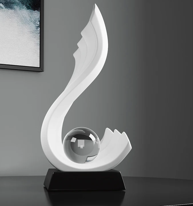 Orbelle – kunstnerisk abstrakt design med en krystalklar kugle
