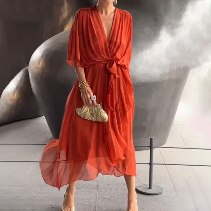 Eglantine - Elegant flow kjole med V-hals